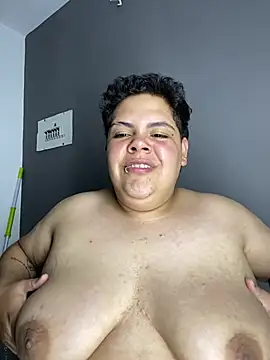 Hailey_Curvy webcam