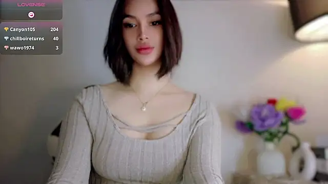 Anna_HollyDoll live cam on StripChat