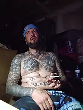 beardedtattood (Ask my age) - Get me soon horny and soo hard 😈😈😈
