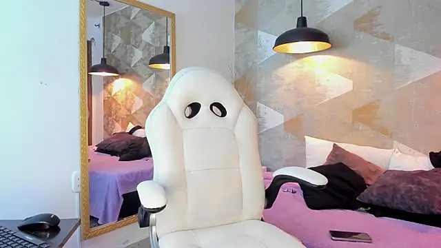 LalilaBrunettee live cam on StripChat