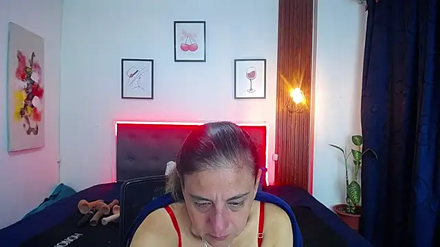 sasi_luna (F milf) - 3 fingers in the ass