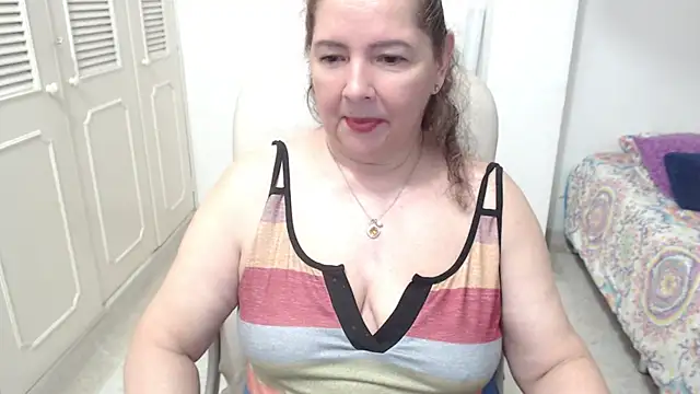 leonela_69 live cam on StripChat