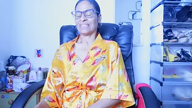Aries_Mature webcam