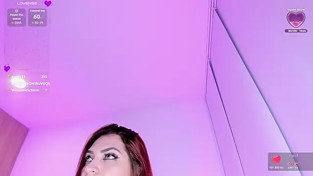Ely-liones live cam on StripChat