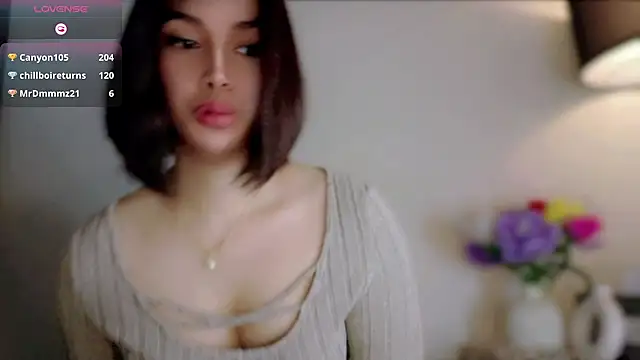 Anna_HollyDoll live cam on StripChat