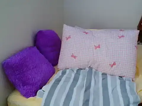 Hershey10 live cam on StripChat