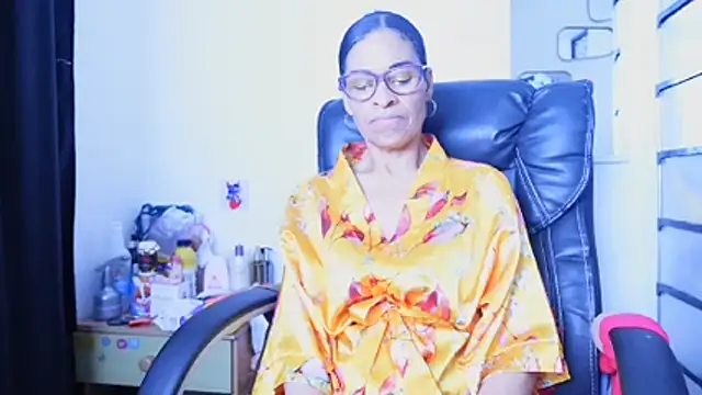 Aries_Mature webcam