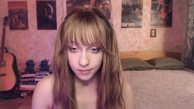 Friendly_Ellie live cam on StripChat