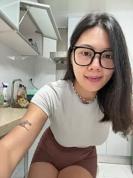 ruanruan05 live cam on StripChat