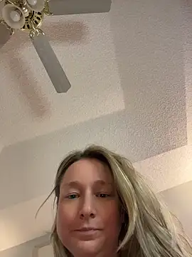 Vivian_MayXxX live cam on StripChat
