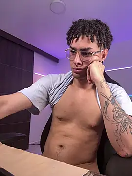 bigryann23 (M young) - HUGE SQUIRT OF MILK