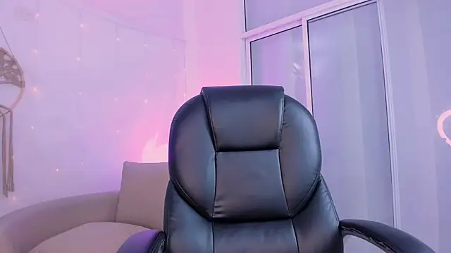 Ginni_charlotte live cam on StripChat