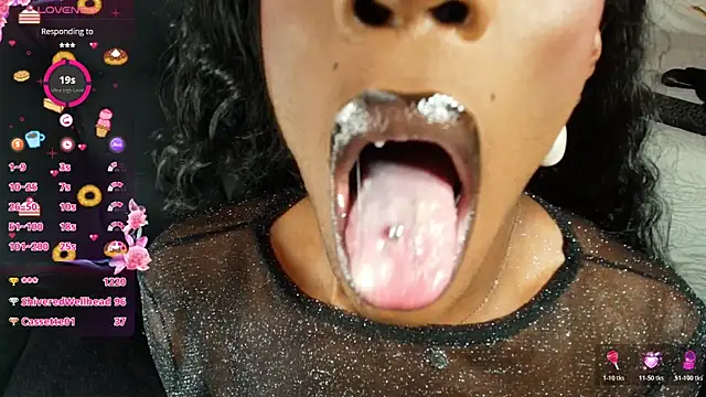 EbonyHansNight webcam