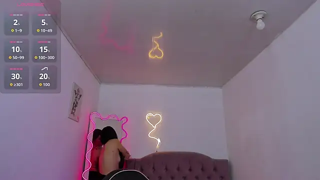 Chiara_tay