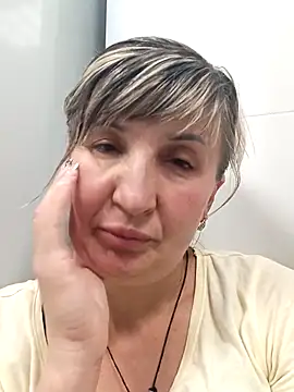 BellaBlum777 webcam