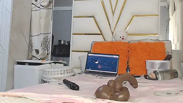 SexyyNana webcam