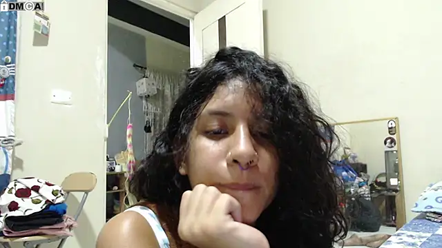 AlinaWoolf_ webcam