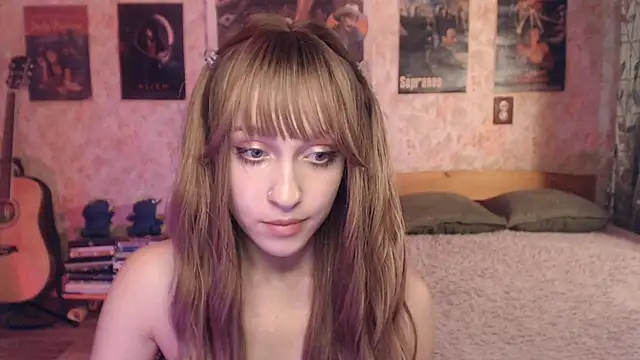 Friendly_Ellie live cam on StripChat