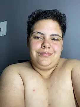 Hailey_Curvy webcam