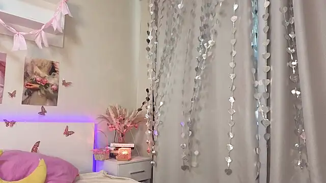 Milly_Lane live cam on StripChat