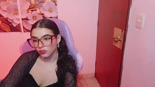 reina_neko live cam on StripChat