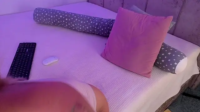 BluEyesKate webcam