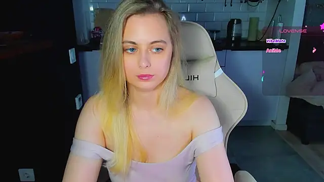 blonde_kellyy live cam on StripChat
