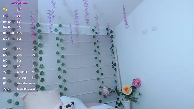 sarabubbie - Sarabubbie's free webcam - UK Sex Cams
