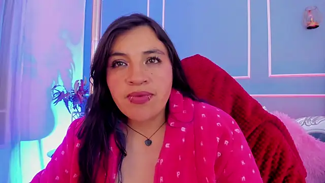 TaraTaylorr live cam on StripChat