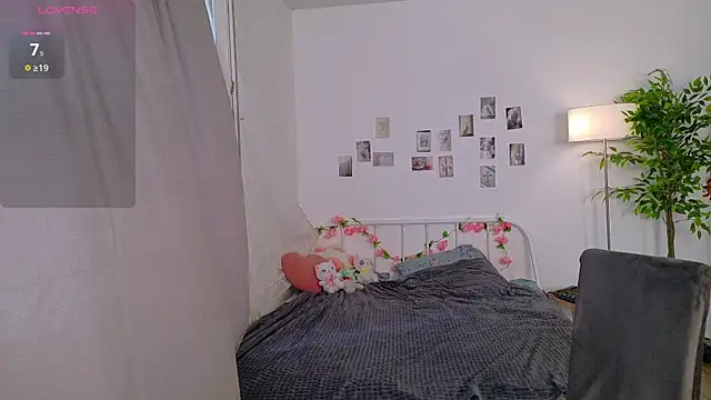 KikiMoor webcam