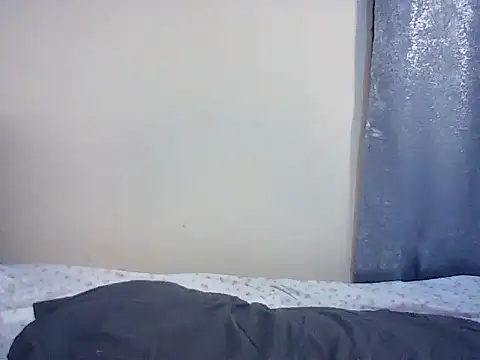 BustieLaura webcam