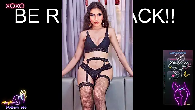 izabella_moore live cam on StripChat
