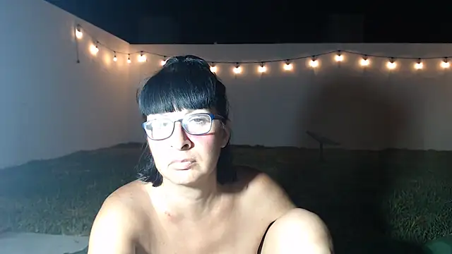 HellenLatin live cam on StripChat