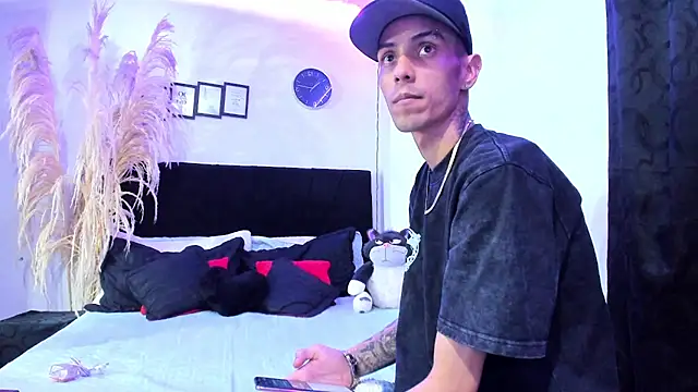 IzzyHiltton_ webcam