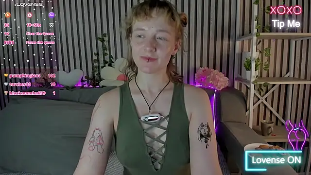 Ricki_Bloom live cam on StripChat