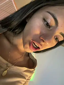 Lilybeeth live sex cam