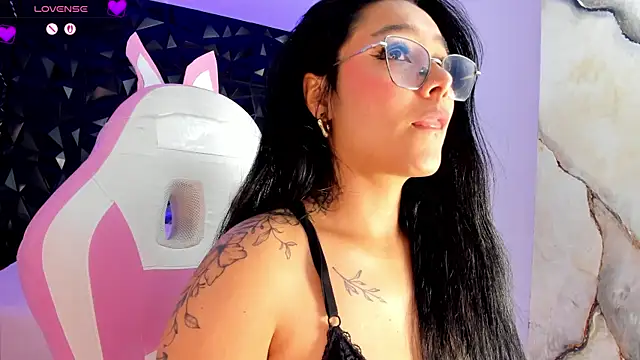 AnaiaClarck live cam on StripChat