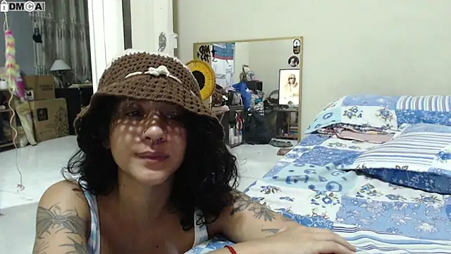 AlinaWoolf_ webcam