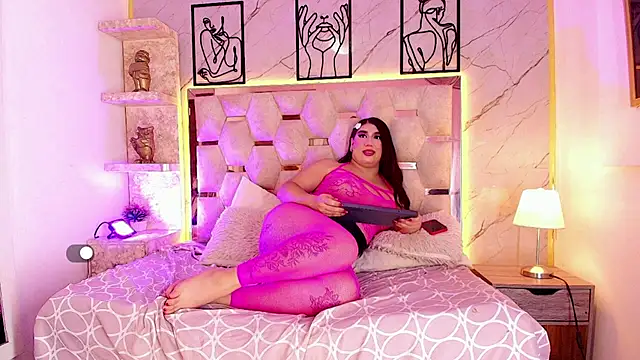Nina_Strauss live cam on StripChat