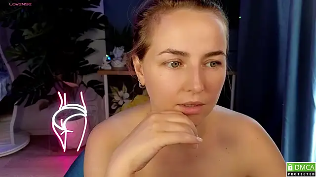Mira_Mermayd live cam on StripChat
