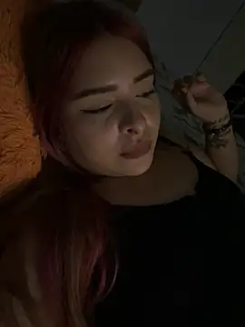 Nahomy_cm live cam on StripChat