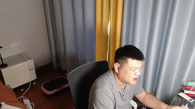 zhang1118 live cam on StripChat
