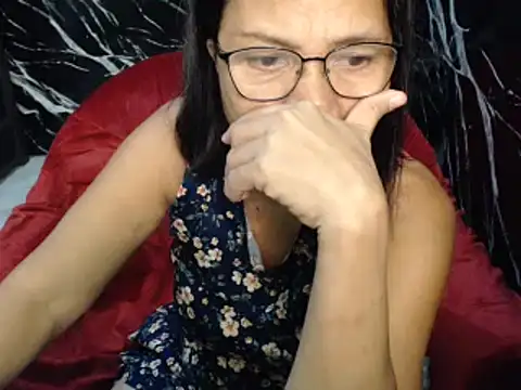 ASIANDOLLY4U69 live cam on StripChat