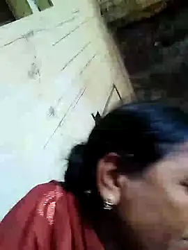 Loomaraj live cam on StripChat