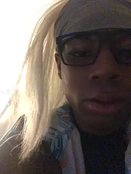 GaseousOunce61 live cam on StripChat