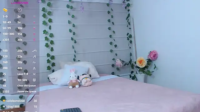 Sarabubbie live cam on StripChat