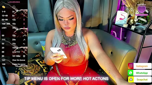 AlwaysHornyMia webcam