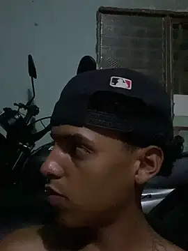 Aleexxx_2005 webcam