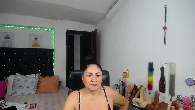 mature_bigboobs10 live cam on StripChat