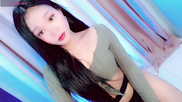 Amomentoflust202 live cam on StripChat